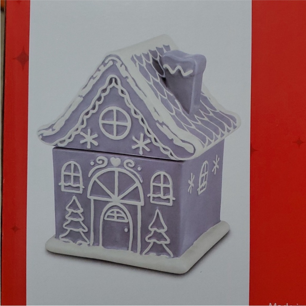 Charming Purple and White Ceramic House Box - Picture 3 of 5